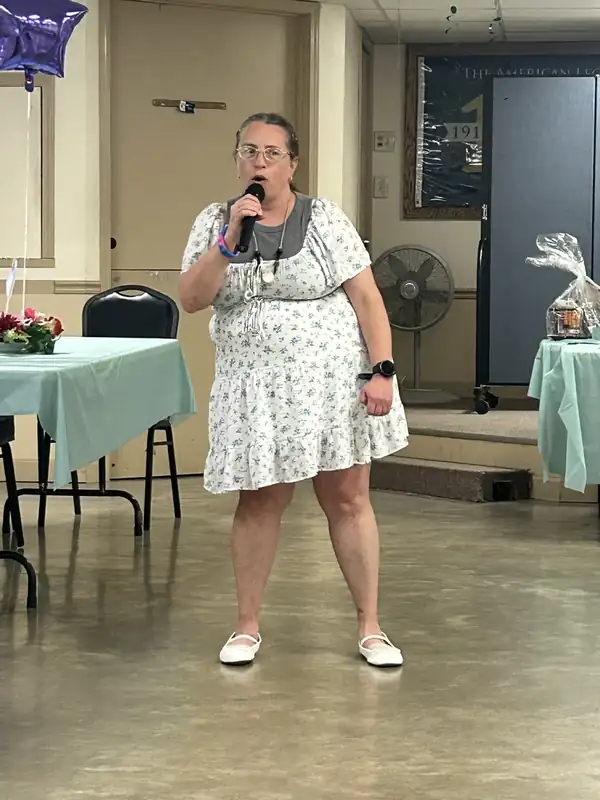 Participante durante una actividad de la comunidad